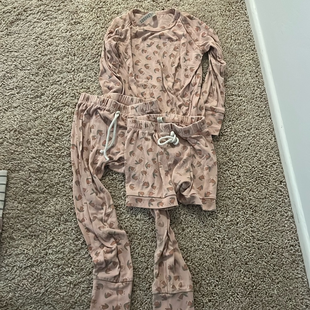 Childhoods Clothing 2 piece PJs in Ditsy Floral
